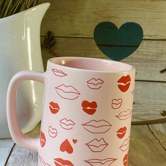 TODAY ONLY !!!Starbucks 2021 Ceramic Cup Lips hear - Picture 2 of 3